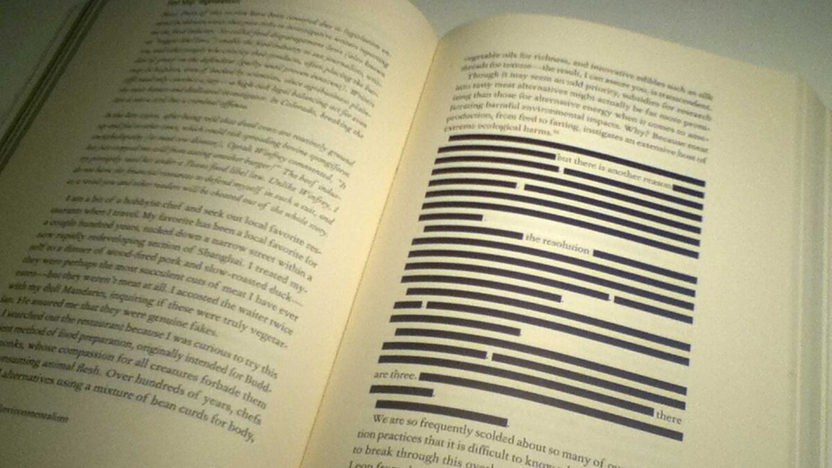 Literatura y censura, las sombras detrás de los libros que todavía lees incompletos