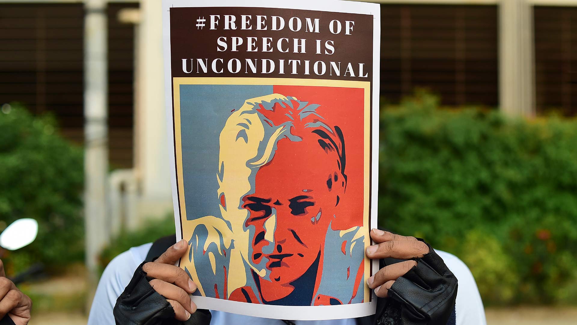 Los abogados de Julian Assange presentan una demanda en España por extorsión a su cliente