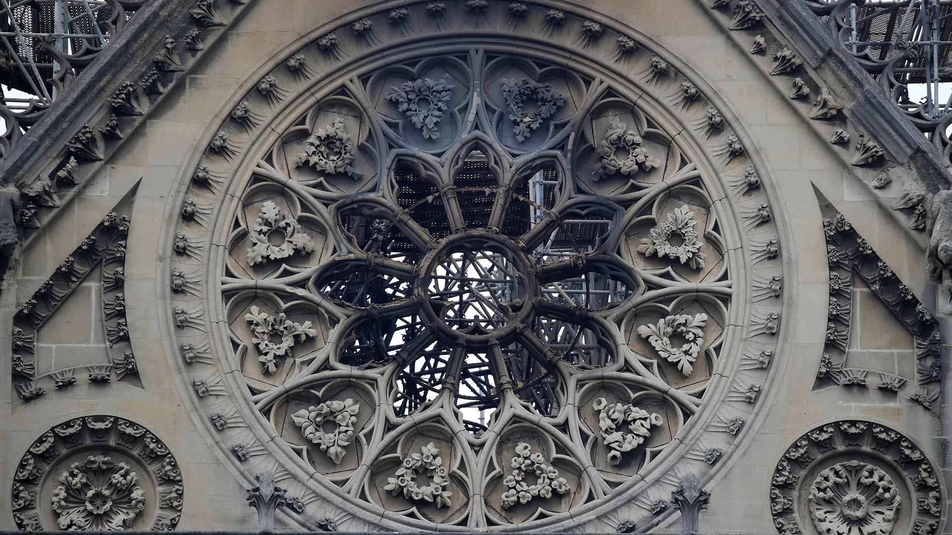 El incendio de Notre Dame ha sido extinguido y el fiscal afirma que no fue provocado