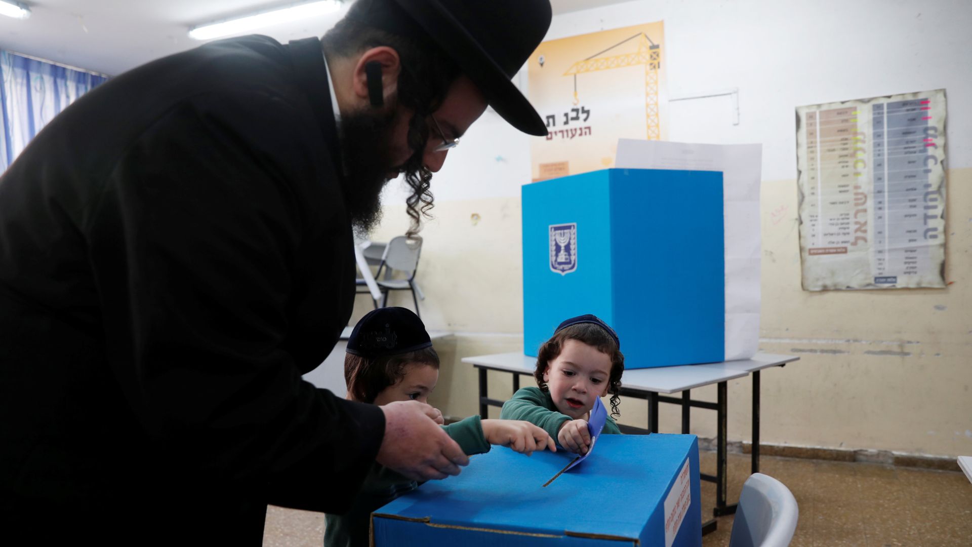 Los israelíes acuden a las urnas en unas elecciones legislativas cruciales