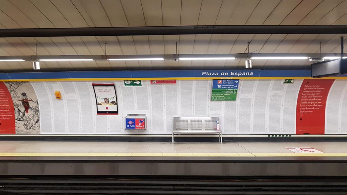 Madrid empapela una línea de metro con el texto completo de El Quijote