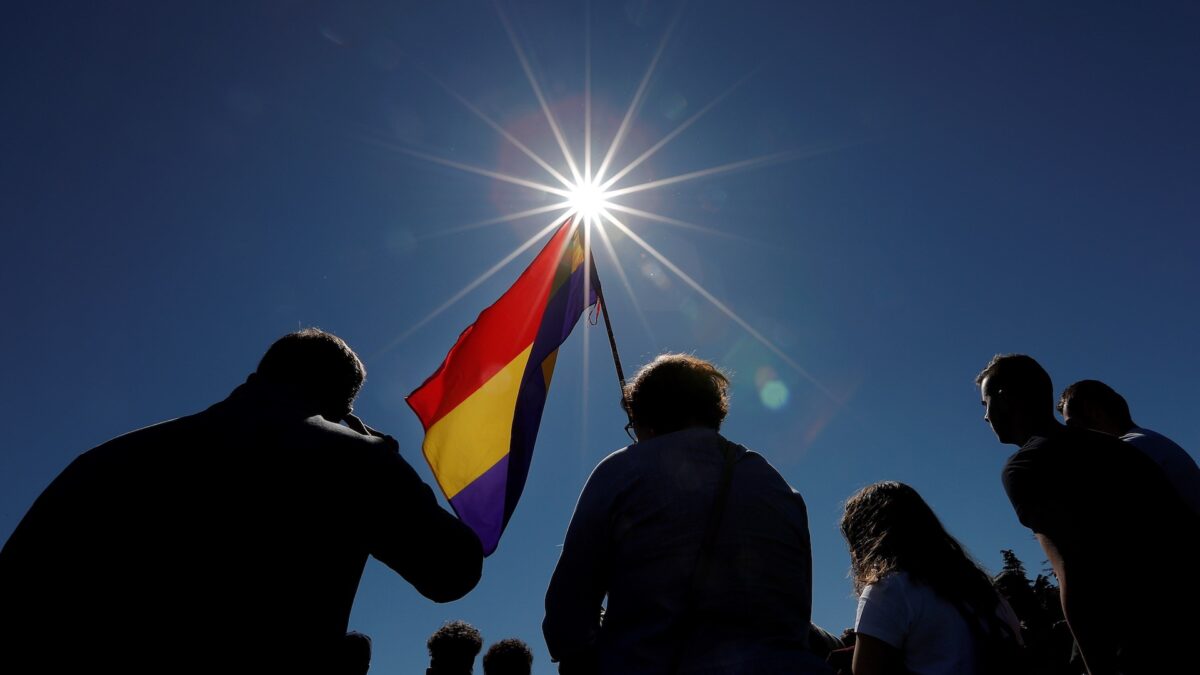 Más de un millar de personas claman por la República en Madrid