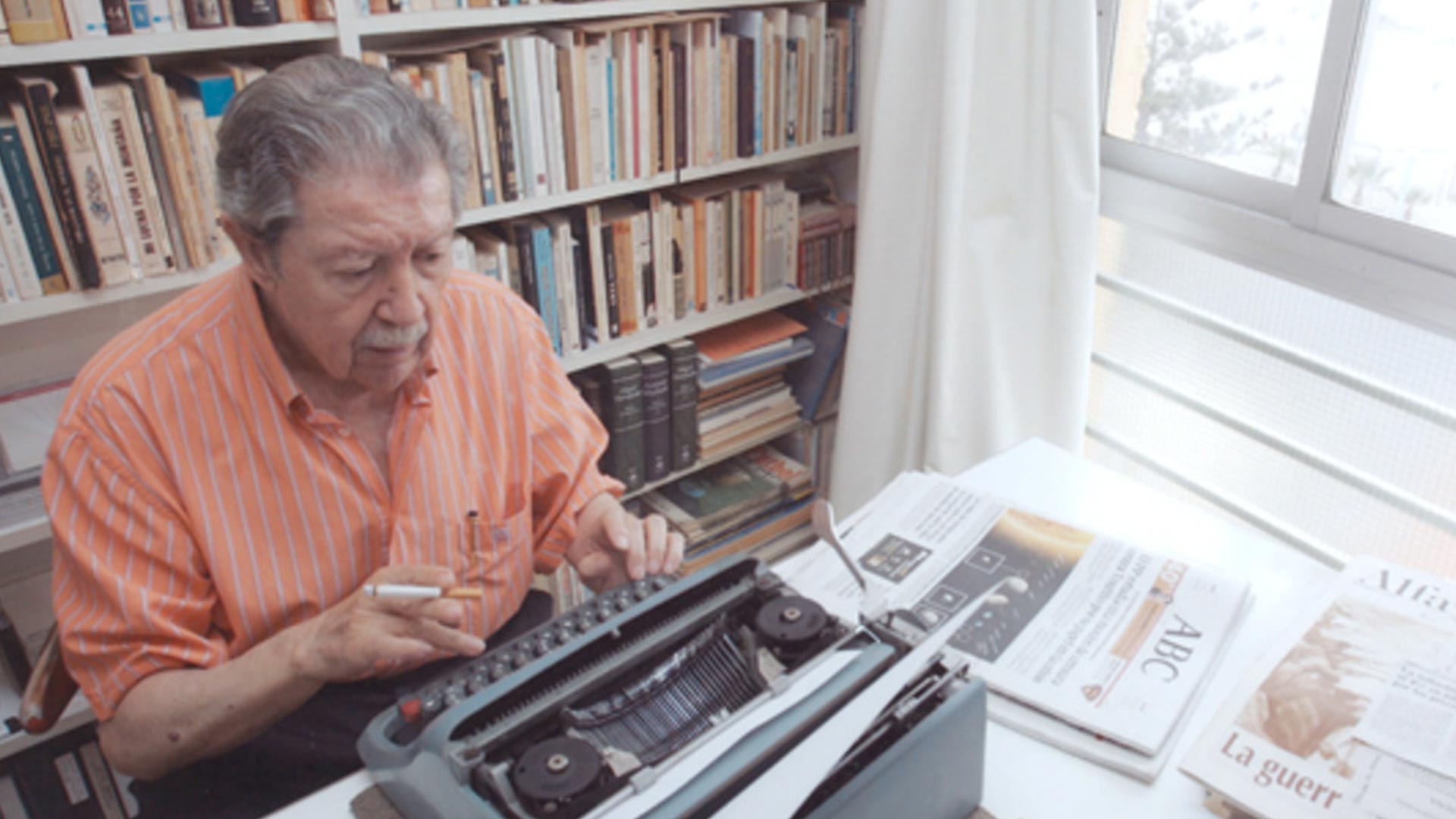 Muere el poeta y maestro de periodistas Manuel Alcántara a los 91 años