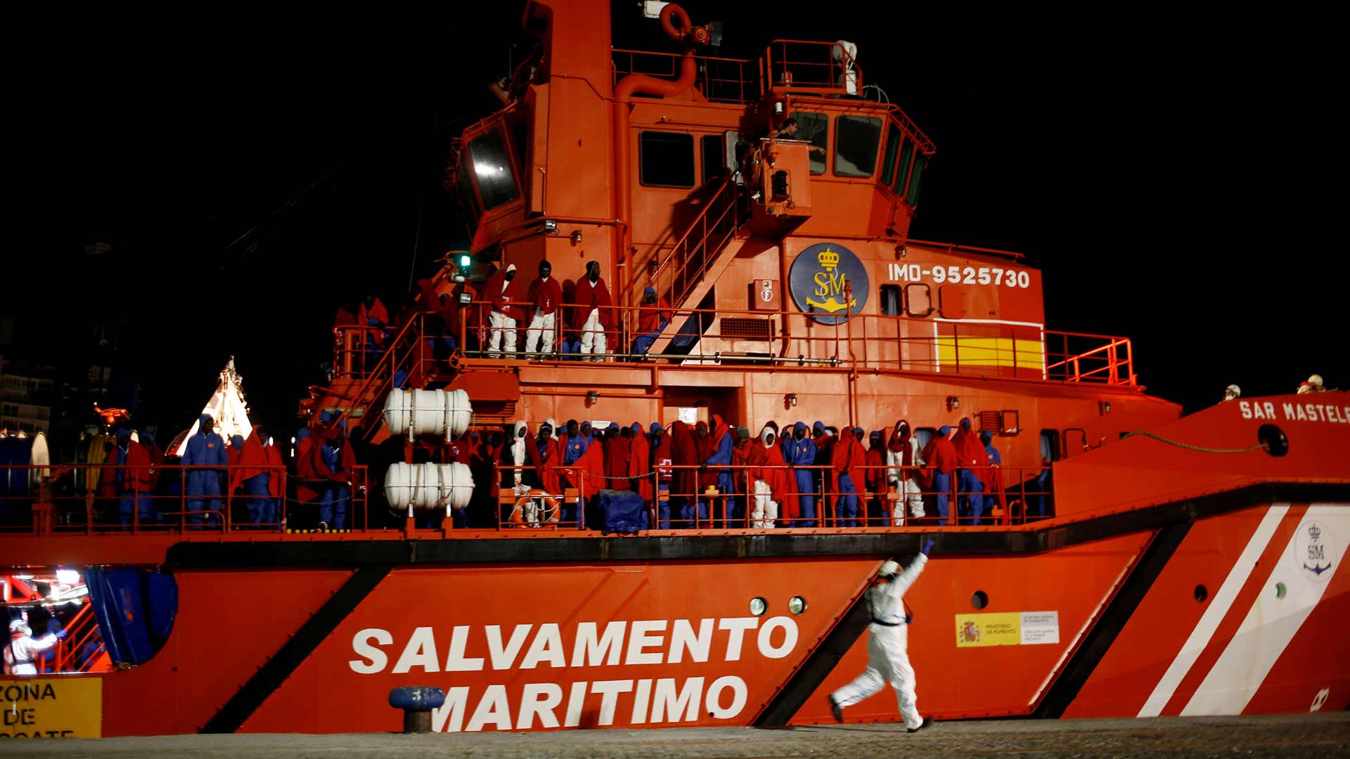Muere un inmigrante rescatado en el Estrecho con síntomas de hipotermia