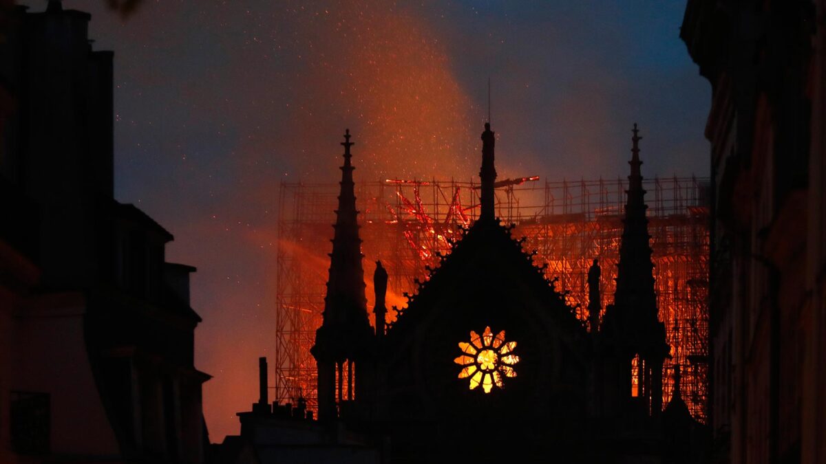 La primera alarma de incendio en Notre Dame no se atendió por un error humano