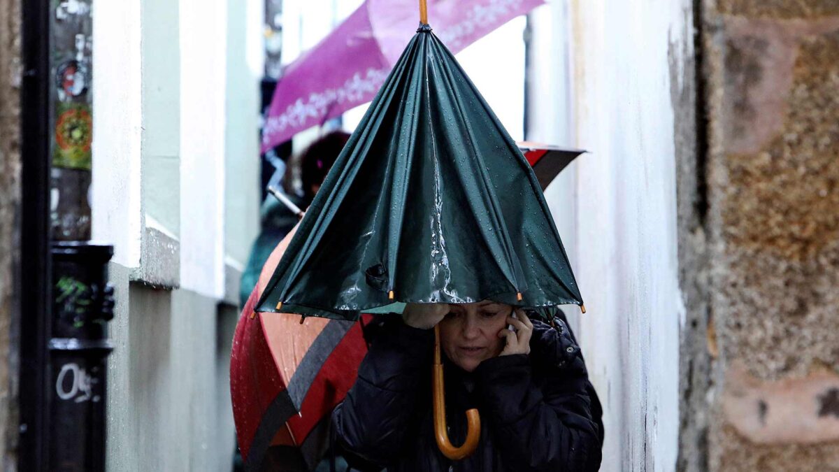 Ocho comunidades empiezan la Semana Santa en alerta por lluvias, viento y oleaje