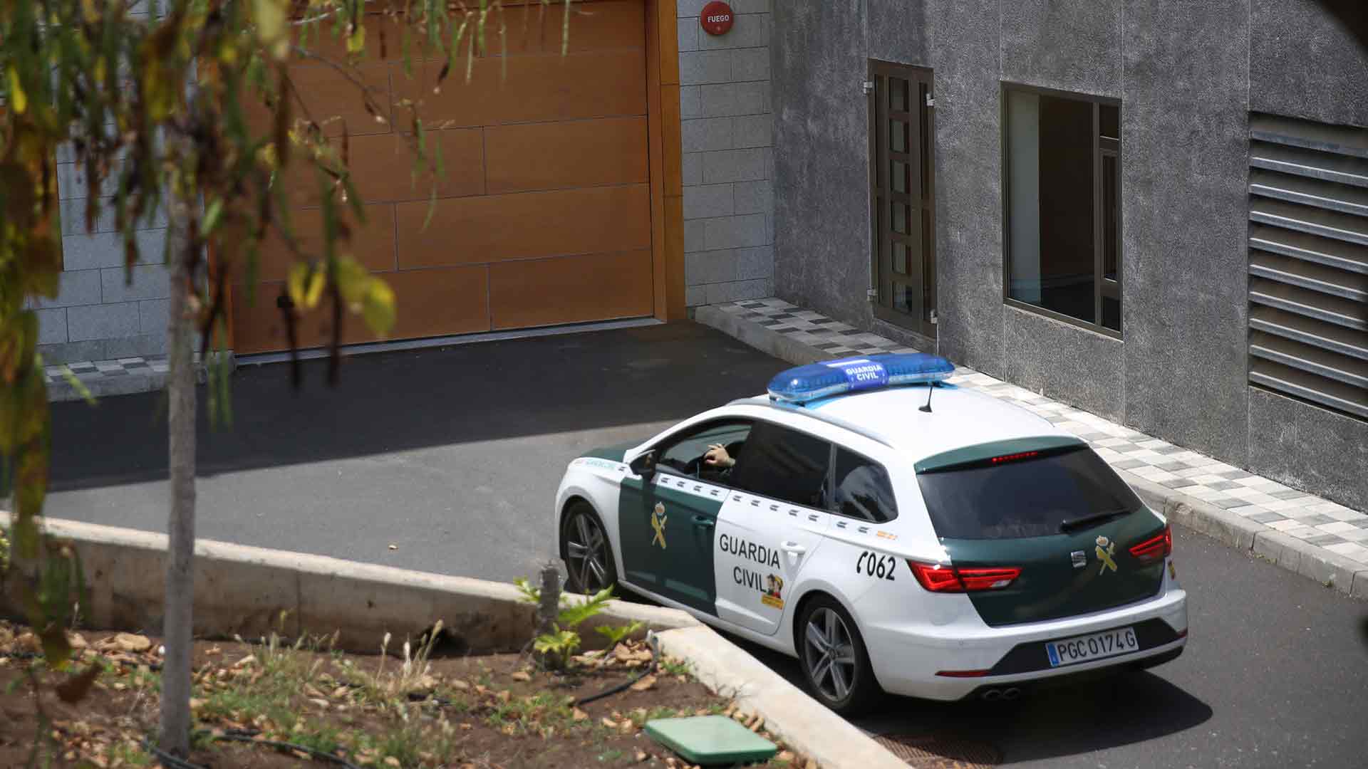 Prisión provisional para el acusado de matar a su mujer y a su hijo en una cueva en Tenerife