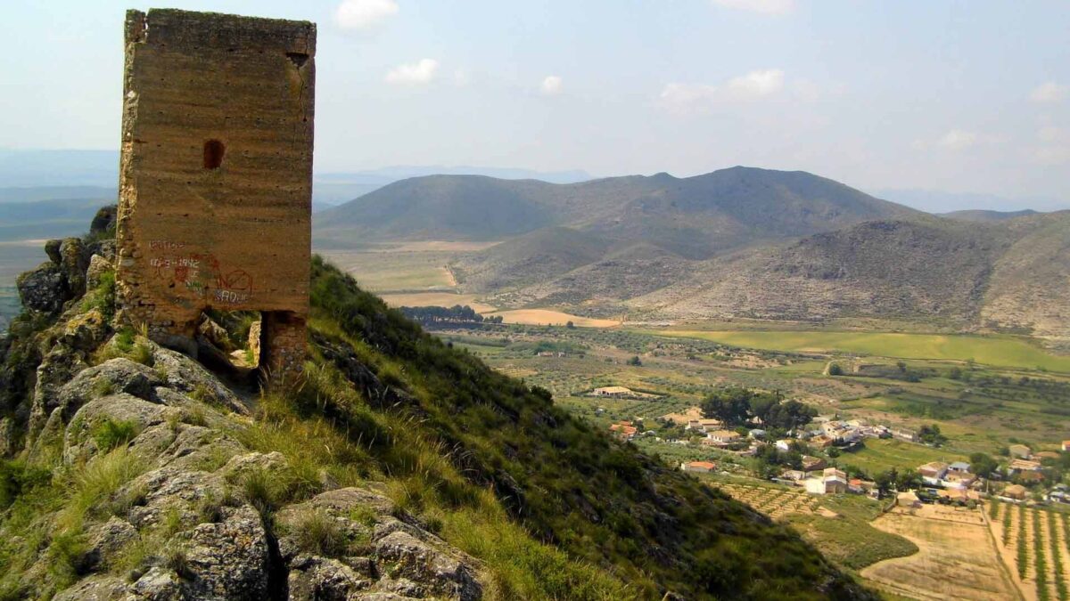 Pueblos contra la despoblación: así es la lucha por mantener el cartel de «abierto»