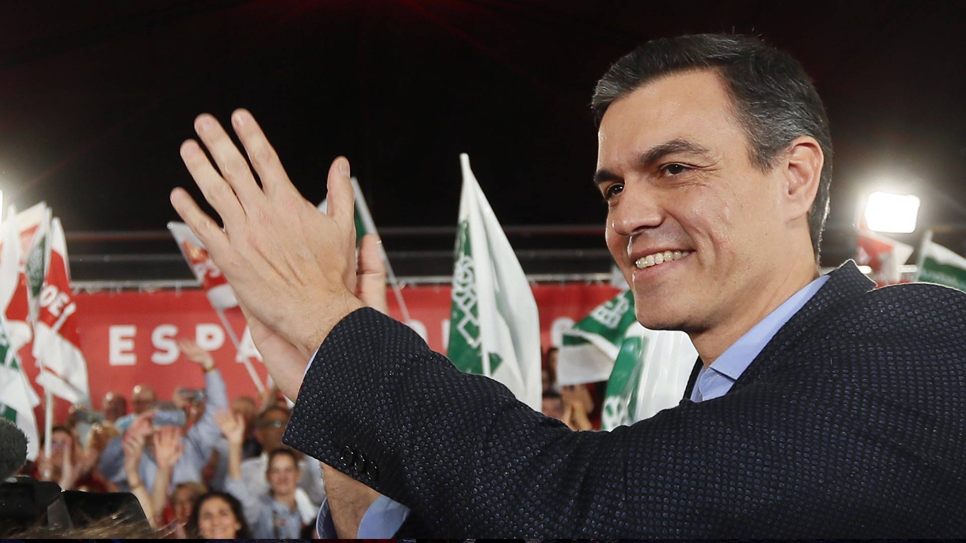 Sánchez y Casado abren campaña con un 40% de votantes indecisos