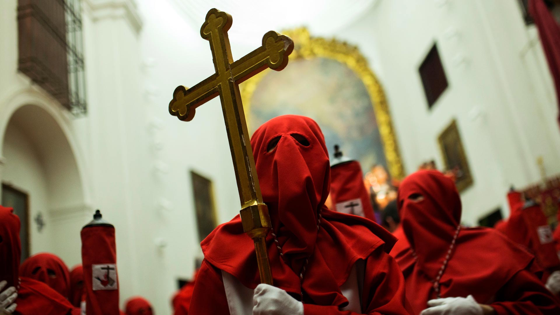 Suspendidos 17 sacerdotes por practicar sexo y esoterismo en Barcelona