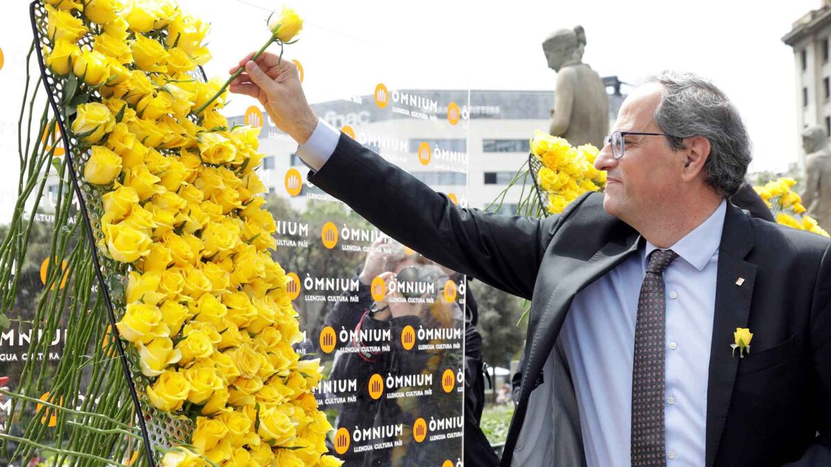 Torra pide una mediación internacional en un Sant Jordi marcado por el 28A