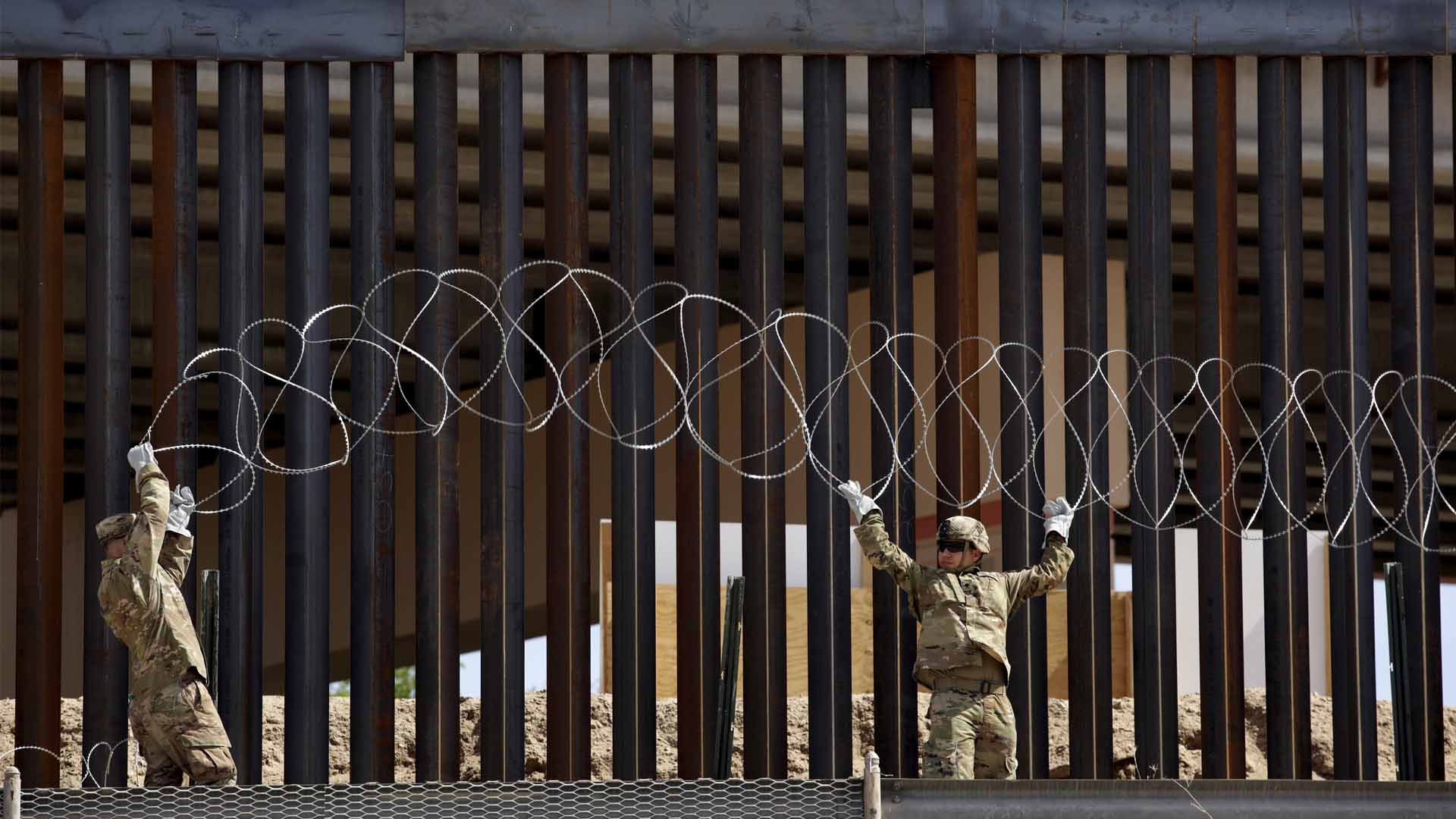 Trump asegura que está enviando "soldados armados" a la frontera con México
