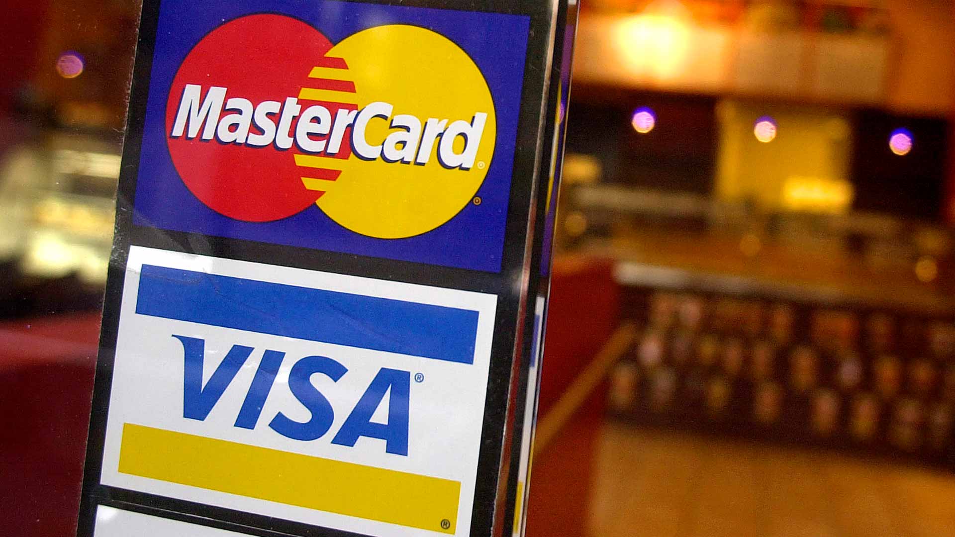 Visa y Mastercard, obligadas a reducir los costes del pago con tarjeta en Europa