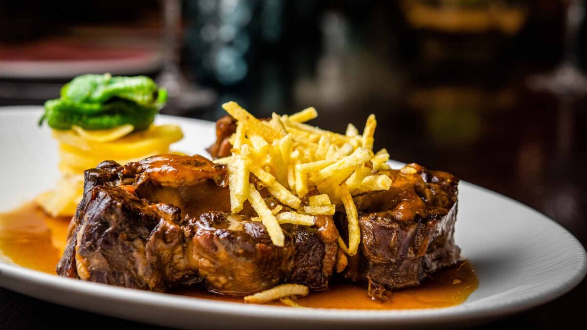 7 restaurantes de Madrid donde comer rabo de toro para celebrar San Isidro