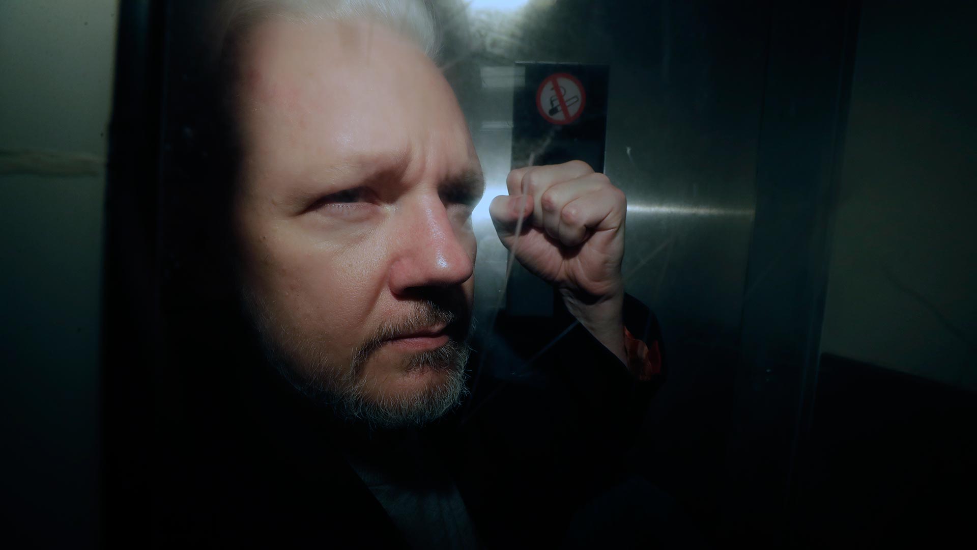 Assange, condenado a 50 semanas de cárcel por violar la libertad condicional en 2012
