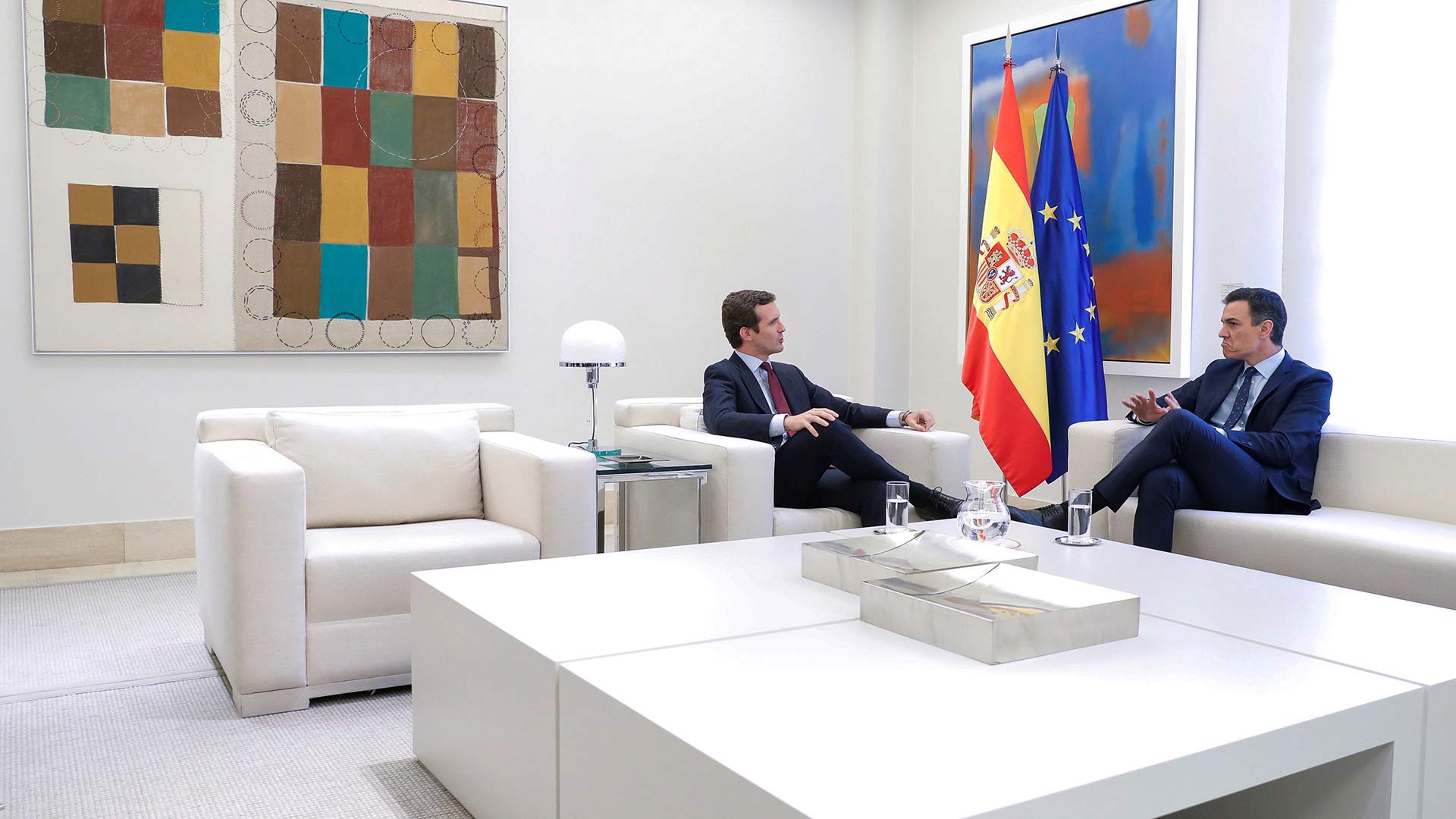 Casado pide a Sánchez que "no dependa de los independentistas" y asegura que el PP será una "oposición fuerte"