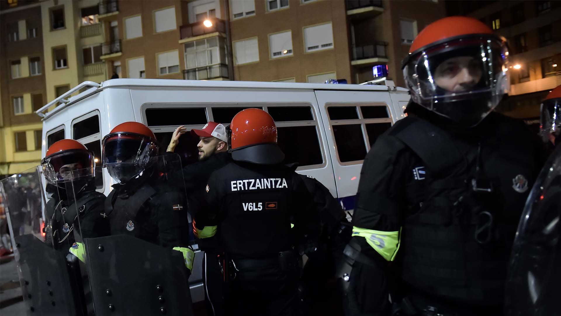 Condenados a 13 años de prisión tres hombres que violaron a una joven en Bilbao