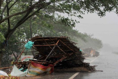 El paso del ciclón Fani por India causa las primeras víctimas mortales