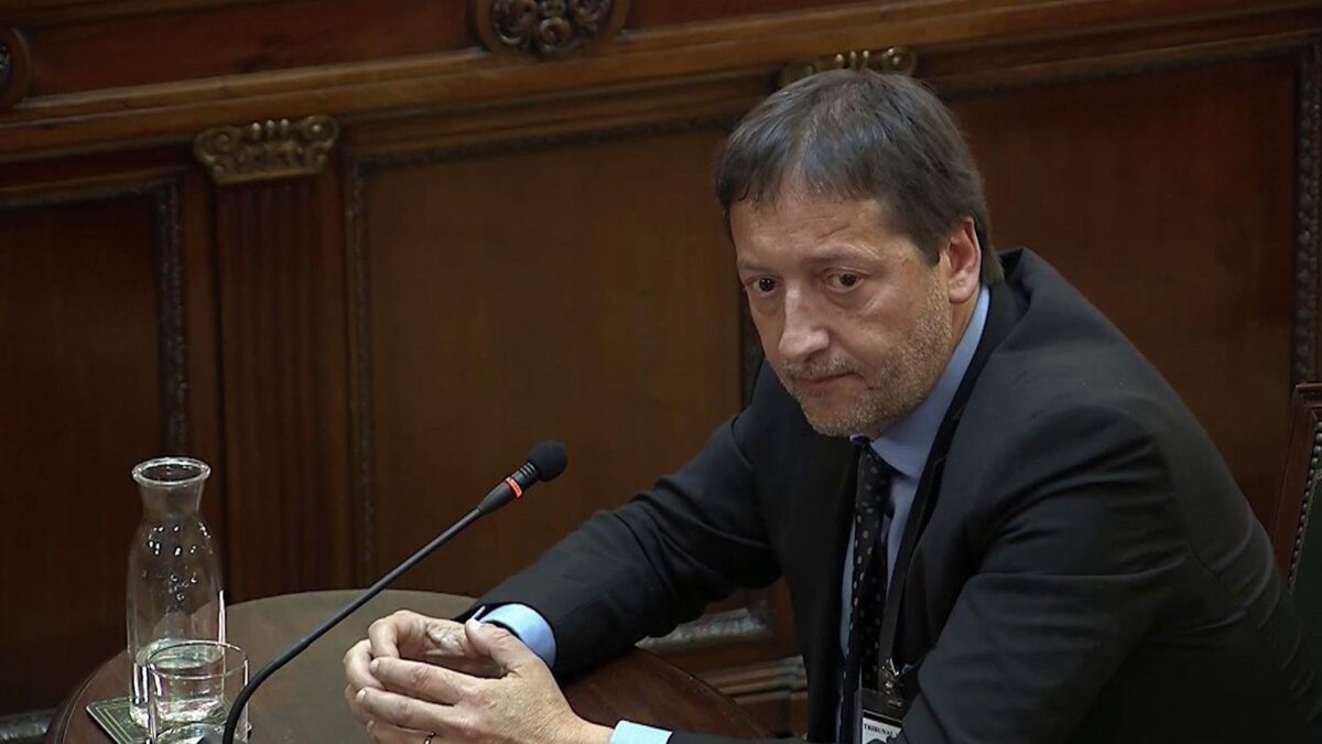 El director jurídico de la Generalitat niega que hubiera gasto público para el 1-O