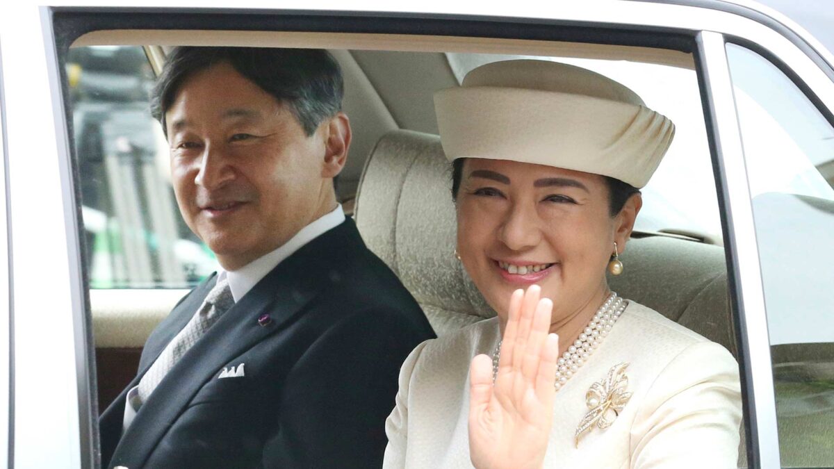 El nuevo emperador de Japón promete mantenerse en el mismo camino pacifista que su padre