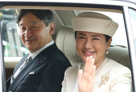 El nuevo emperador de Japón promete mantenerse en el mismo camino pacifista que su padre