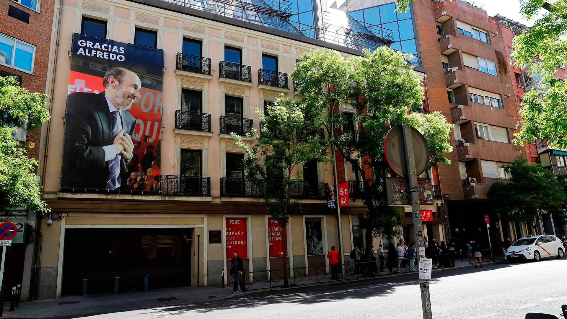 El PSOE retoma la campaña tras el parón por la muerte de Rubalcaba