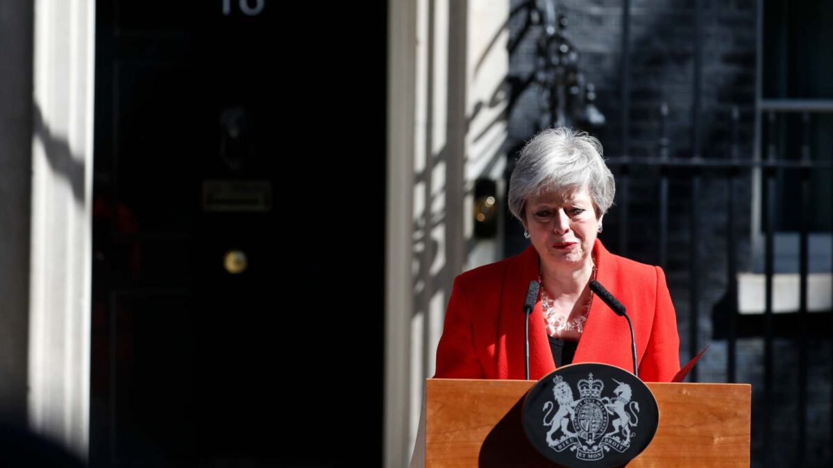 En menos de un minuto: dimite Theresa May y la Mesa del Congreso suspende a los diputados presos