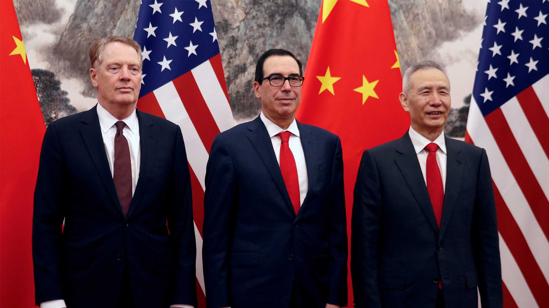 Estados Unidos sube al 25% sus aranceles a miles de productos de China, que amenaza con "contramedidas"