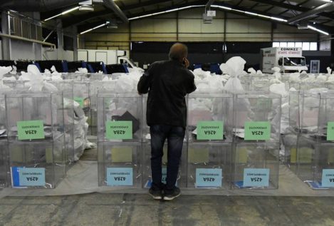 Irlanda y República Checa votan en el segundo día de las elecciones europeas