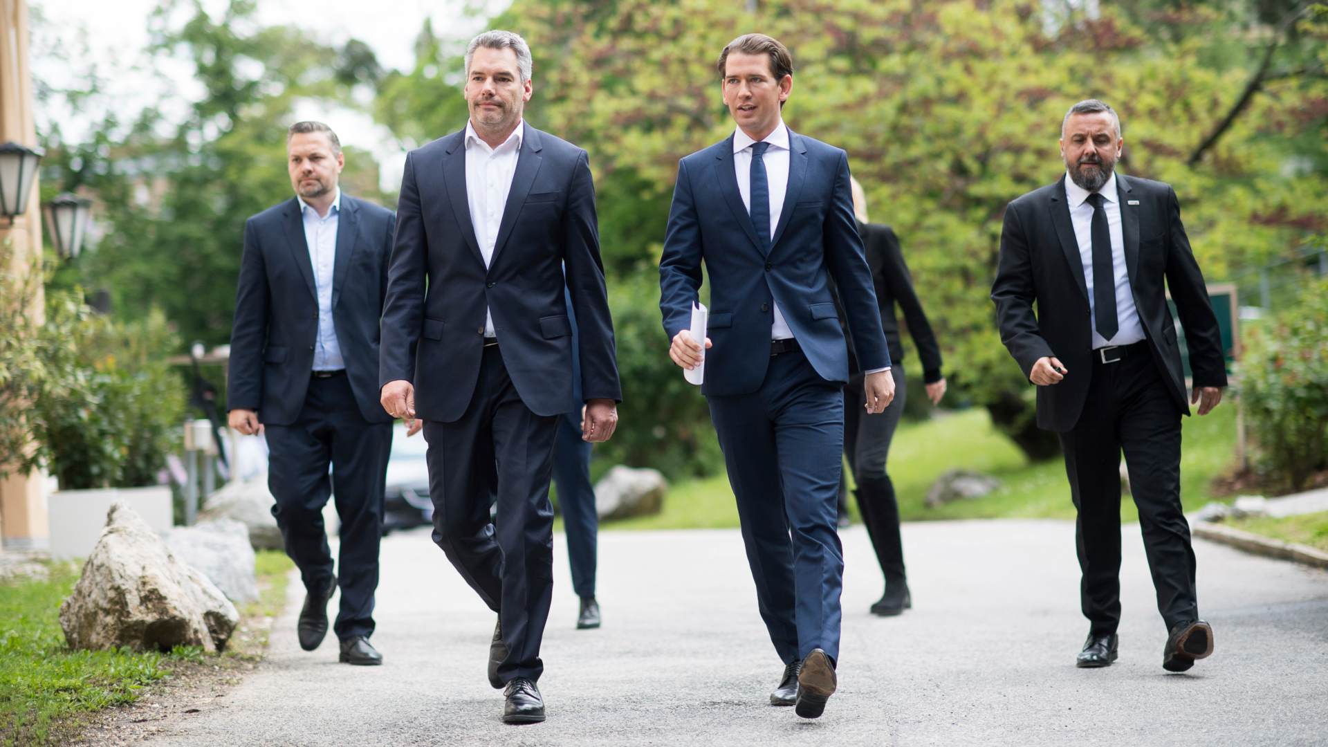 Los ministros de ultraderecha abandonan el Gobierno austríaco tras un escándalo de corrupción