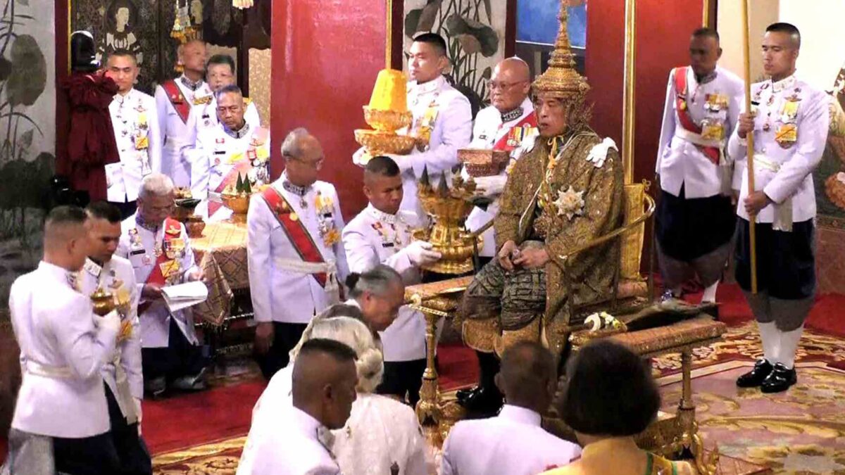 Maha Vajiralongkorn, coronado rey Rama X de Tailandia en una ostentosa ceremonia