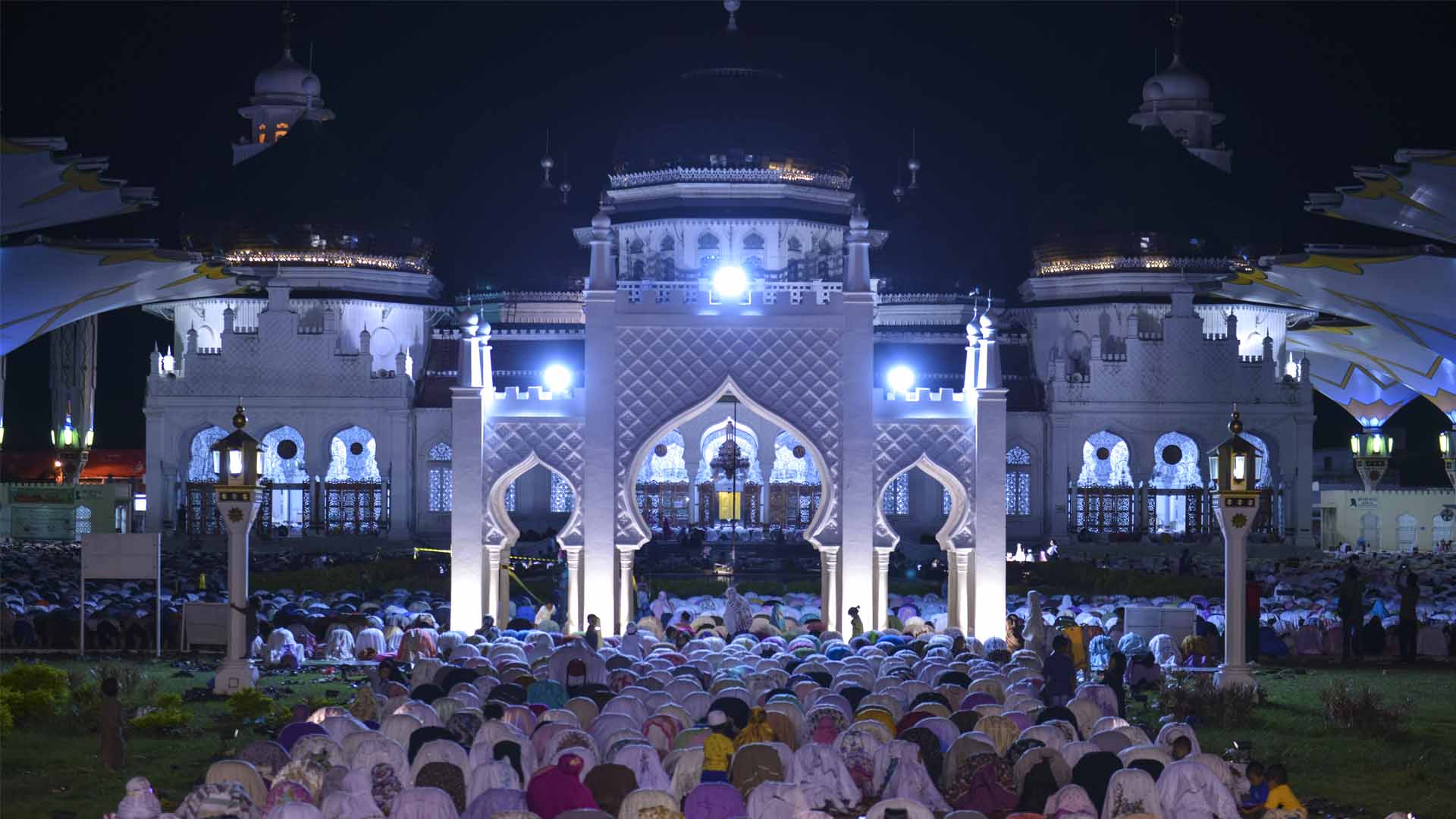 Millones de musulmanes inician el mes sagrado de Ramadán