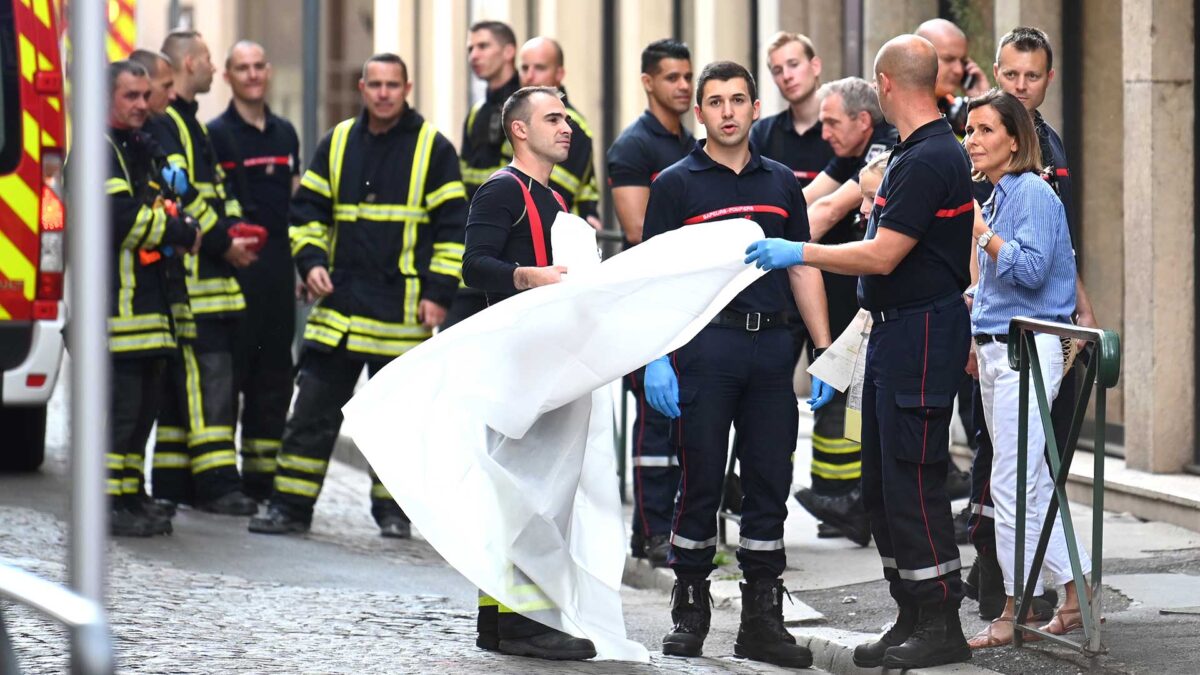 Al menos 13 heridos tras la explosión de un paquete bomba en una calle de Lyon