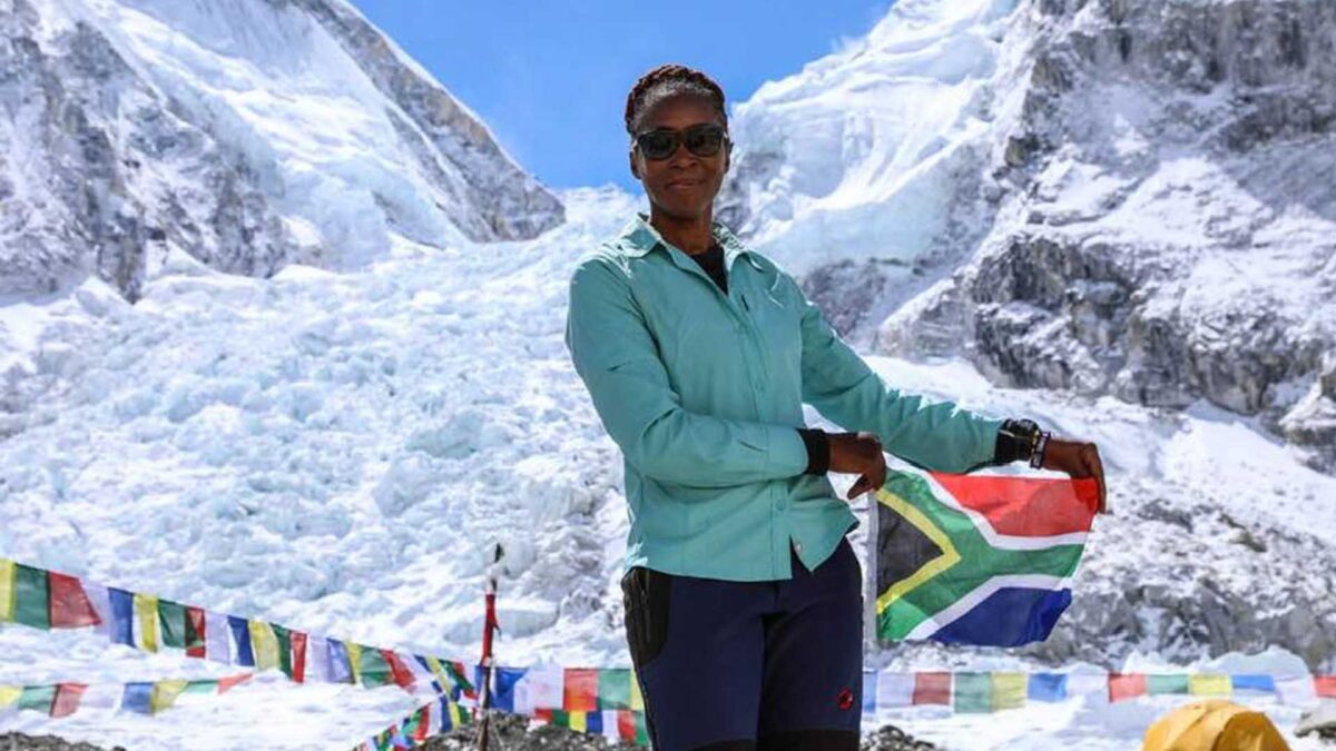 Saray Khumalo, primera mujer negra africana en subir el Everest