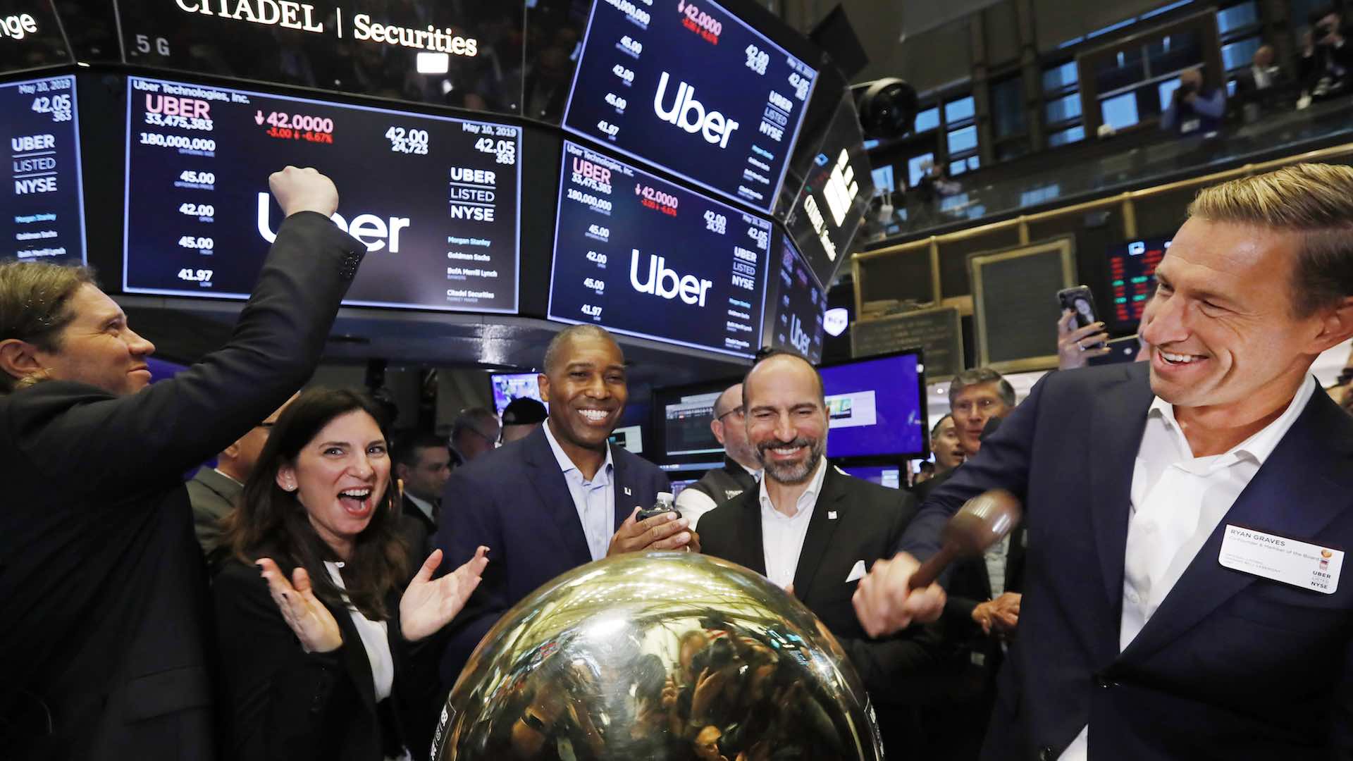 Uber debuta en Wall Street con una caída de casi el 7%