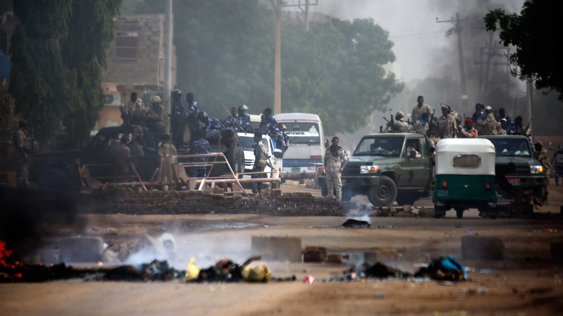 Al menos cinco muertos en un intento de desalojar la acampada de protesta en Jartum