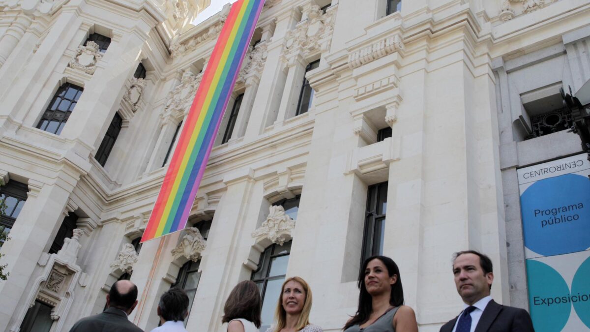 En menos de un minuto: Muertes por ola de calor y polémica en el Ayuntamiento de Madrid por bandera LGTBI