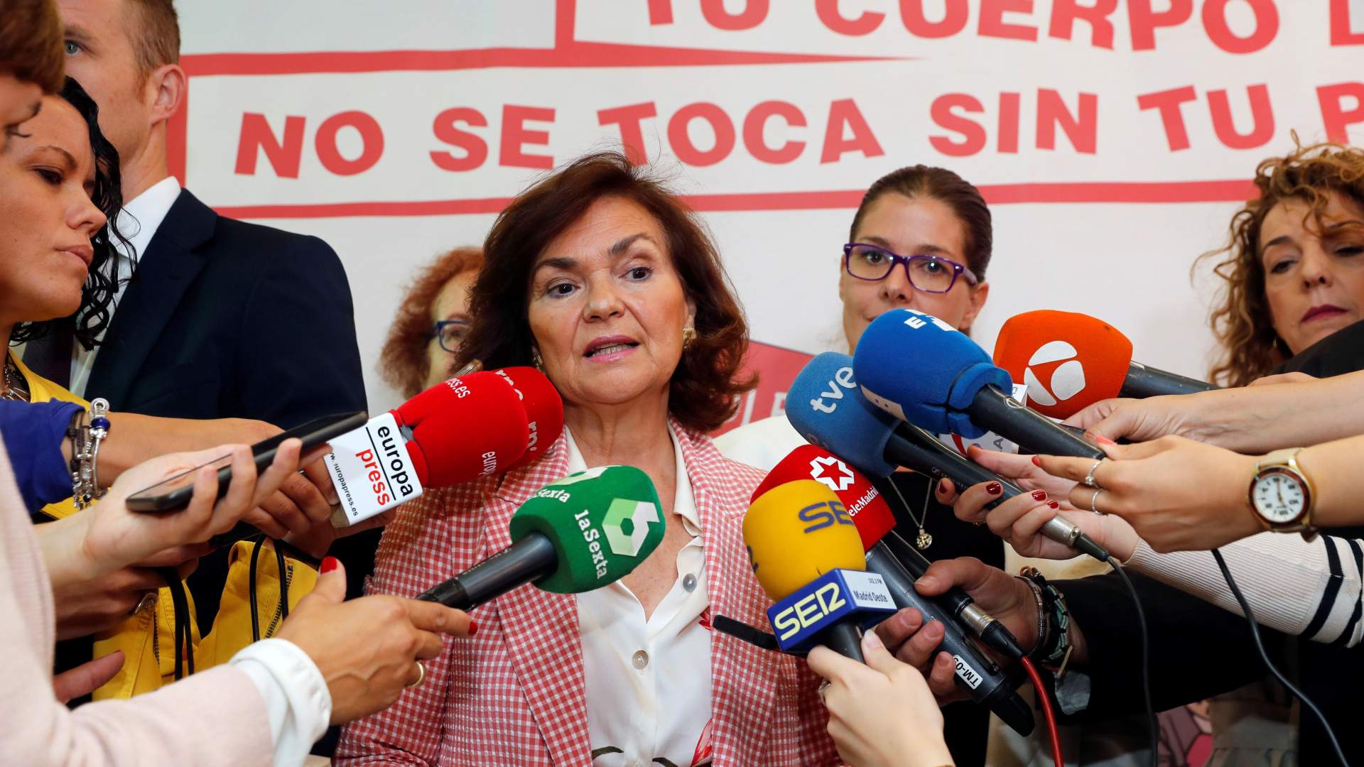 La vicepresidenta Calvo prioriza la investidura de Sánchez sobre los pactos en Navarra