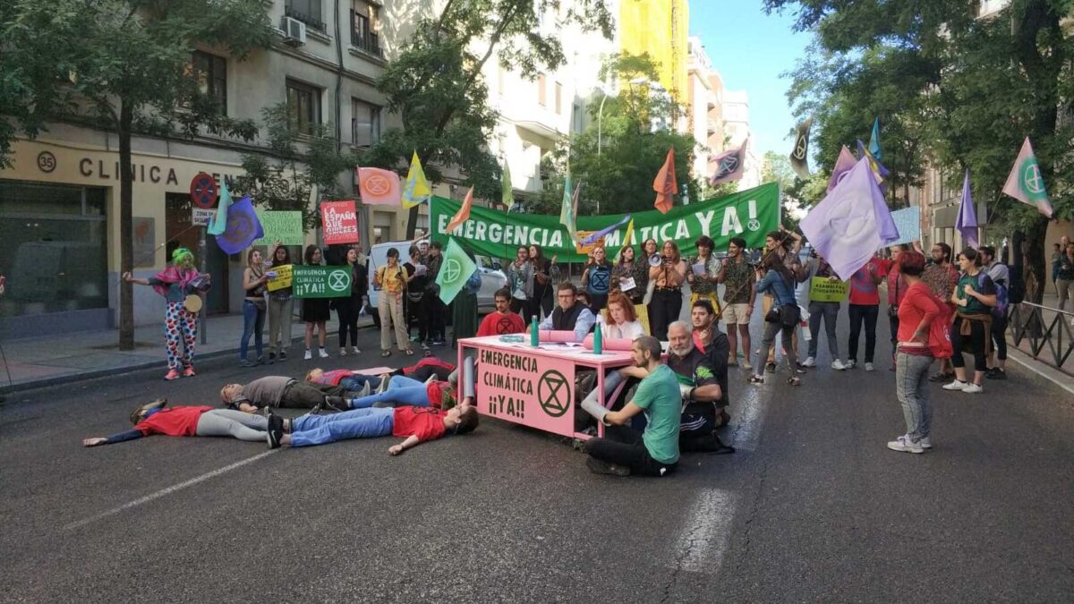 Concentración en Ferraz para exigir la declaración de la «emergencia climática»