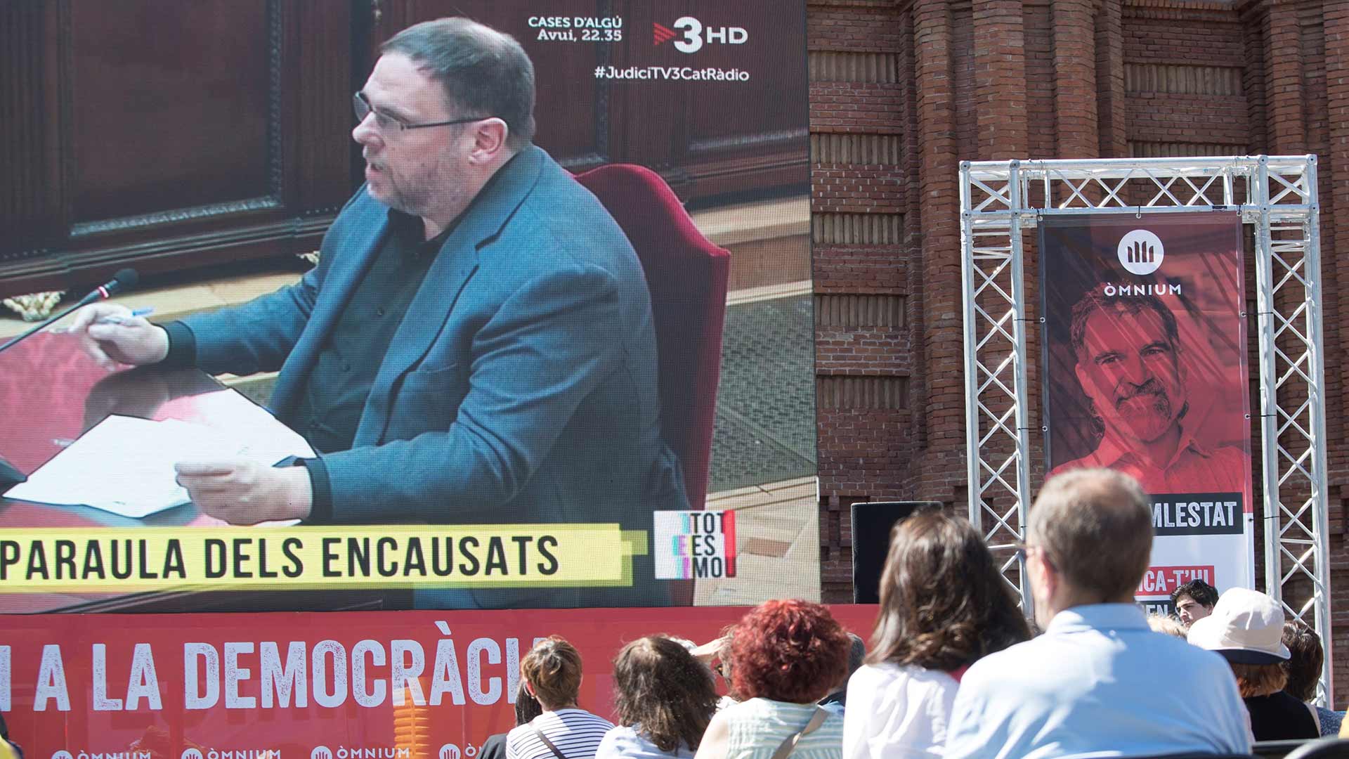 En menos de un minuto: Junqueras no podrá salir de prisión para recoger su acta de eurodiputado y el Día Nacional de la Lengua de Signos