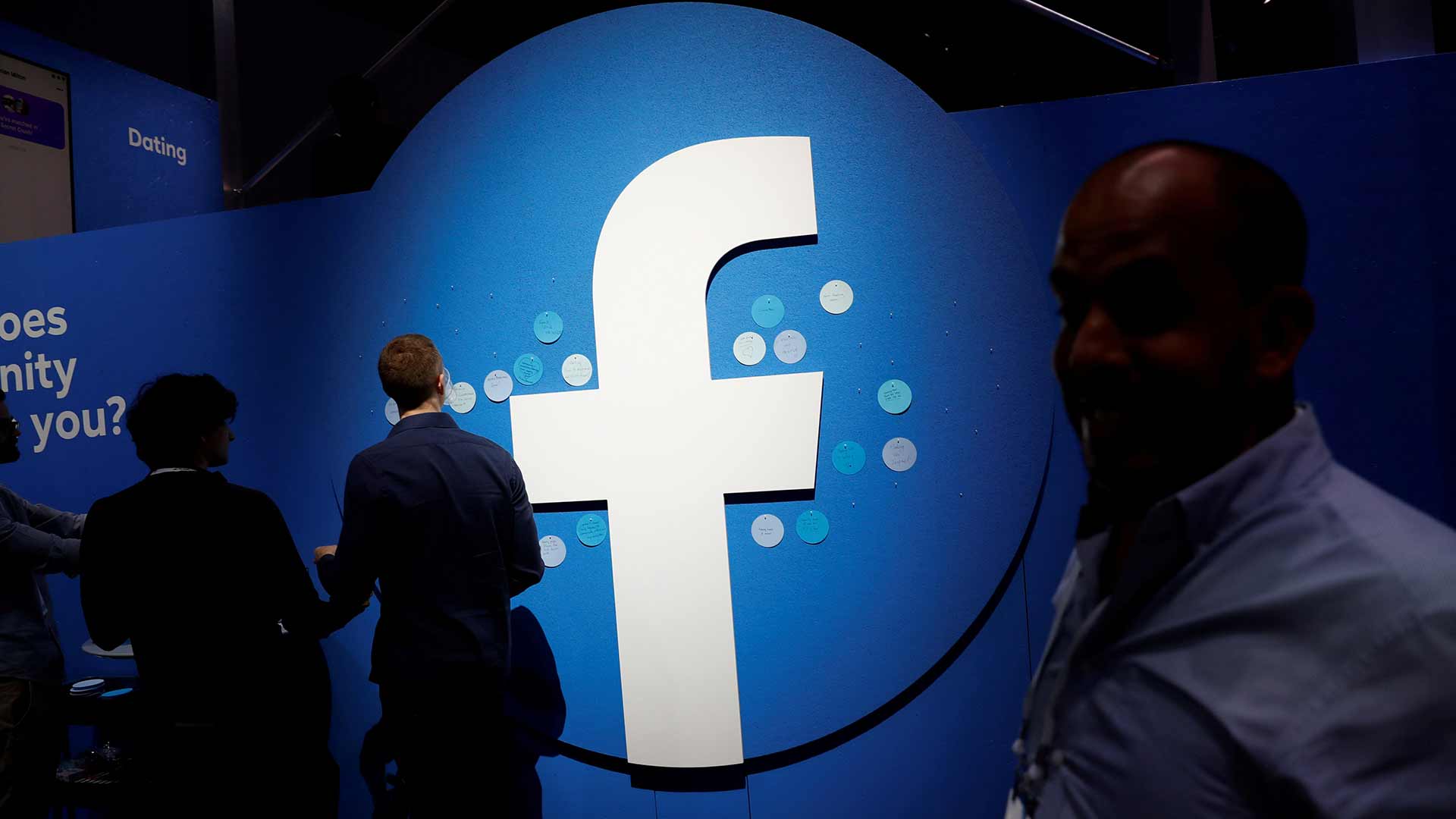 Facebook suspende la preinstalación de sus apps en dispositivos de Huawei