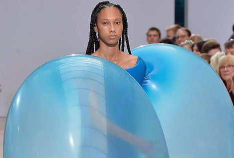Fredrik Tjærandsen, el diseñador detrás de los globos que se convierten en vestidos