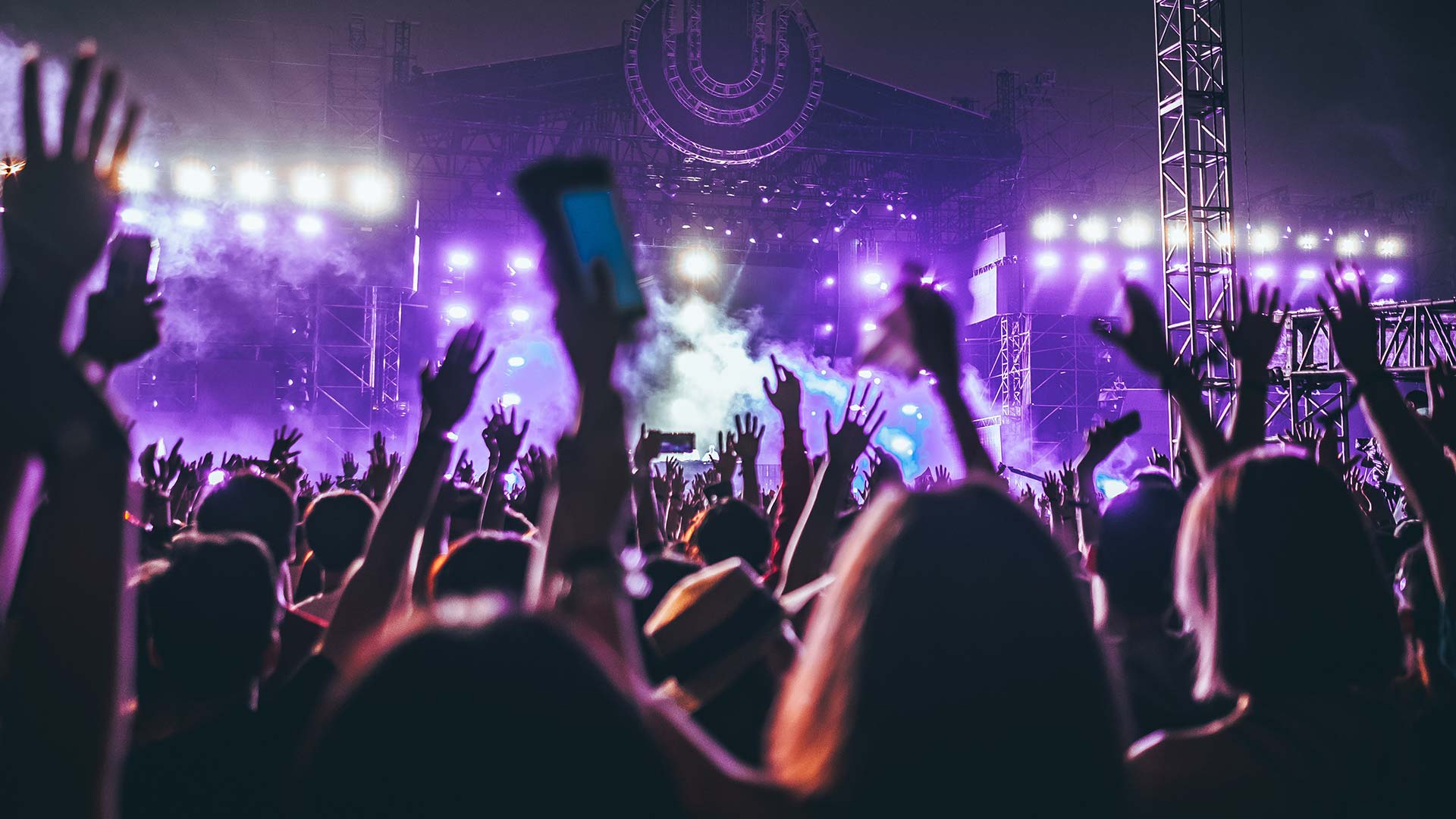 Medio millón de móviles: ¿Estamos expuestos a demasiada radiación en conciertos y festivales?