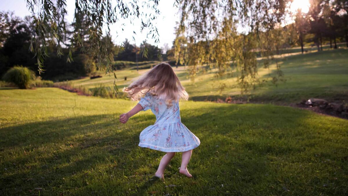 “Las niñas bonitas no pagan dinero”: ¿qué cantan los niños y niñas hoy en día?