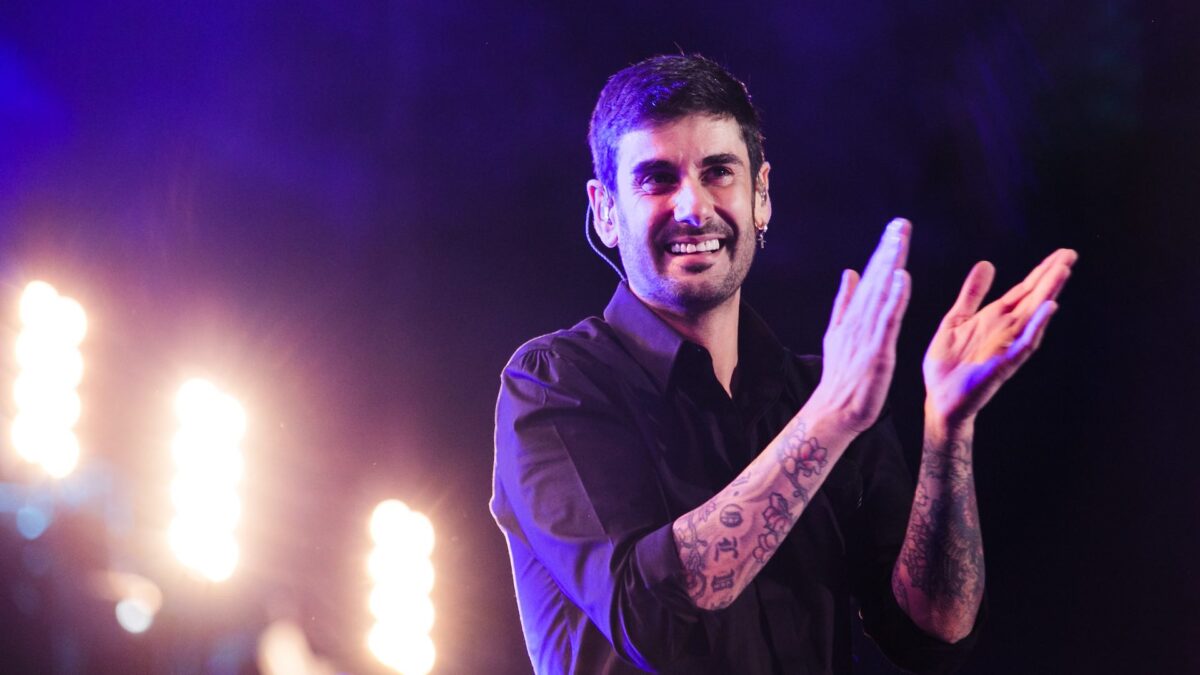 Polémica por el estado de Melendi en un concierto: ¿drogas o solo una actuación?