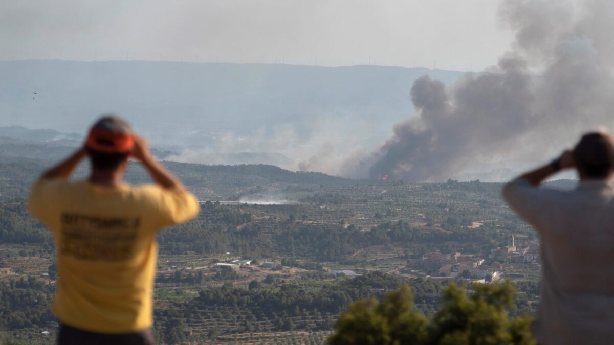 Los bomberos se enfrentan a la jornada «más crítica» en el incendio de Tarragona