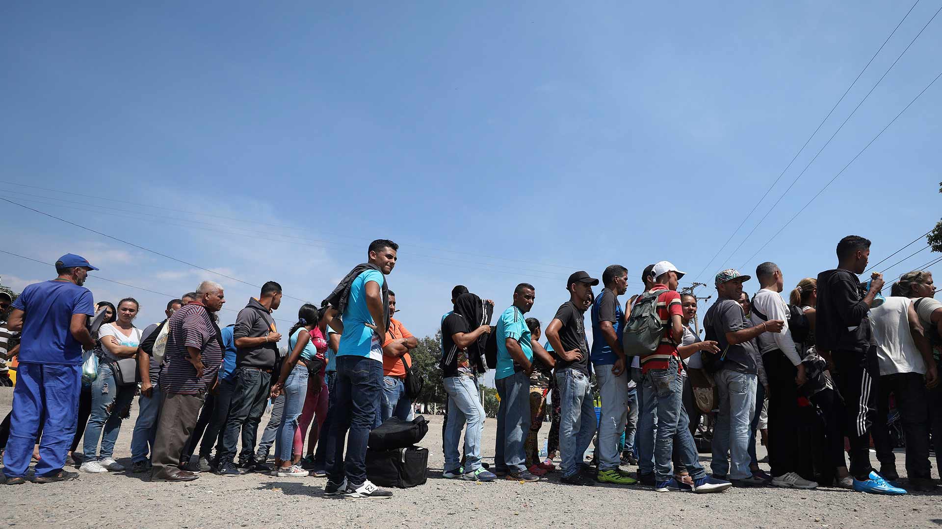 Maduro ordena reabrir los pasos fronterizos con Colombia