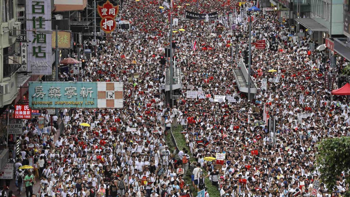 Masiva protesta en Hong Kong contra la ley que permitirá las extradiciones a China