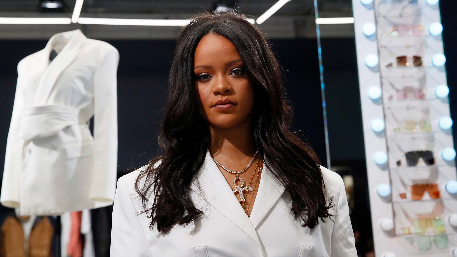Rihanna se convierte en la cantante femenina más rica del mundo
