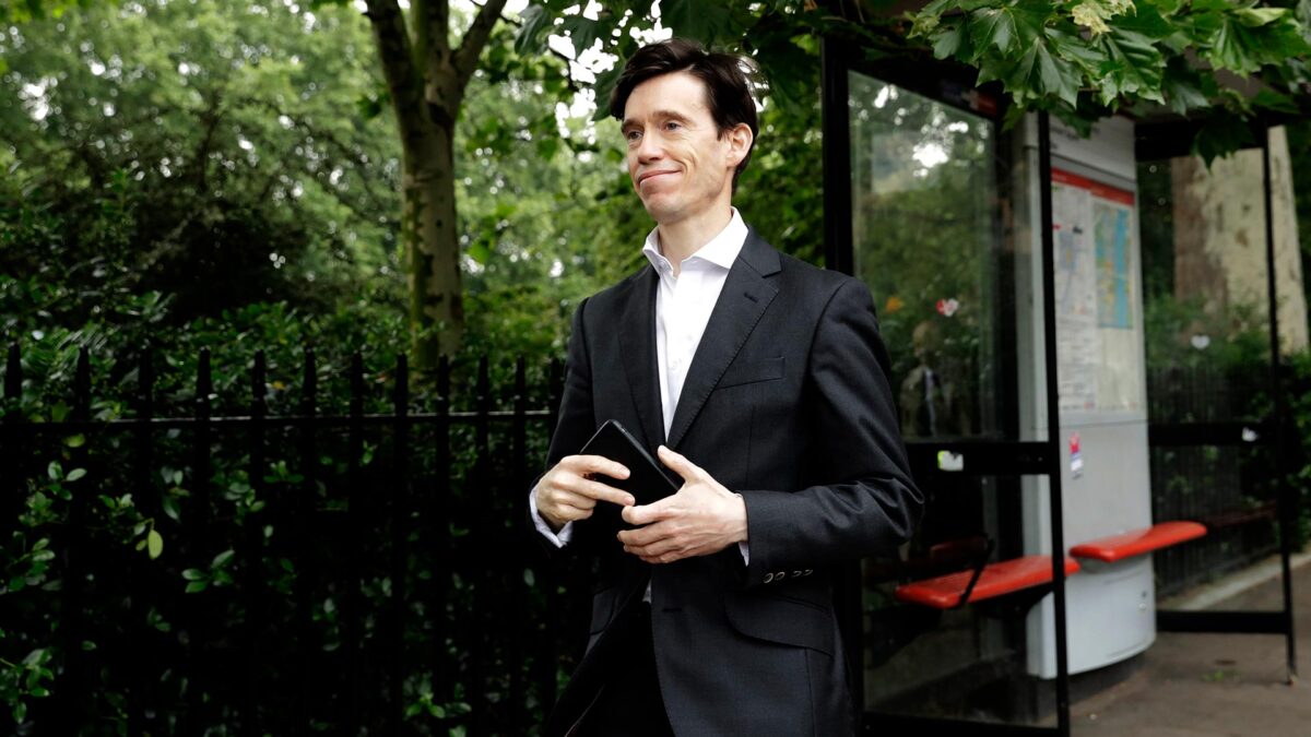 Rory Stewart se queda fuera de la carrera para suceder a Theresa May